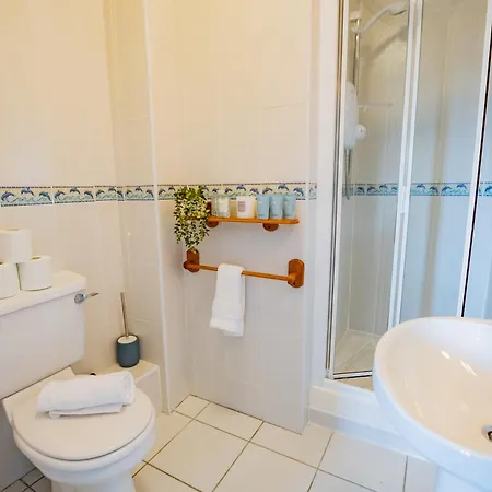 3br - Sleeps 6 - Parking *