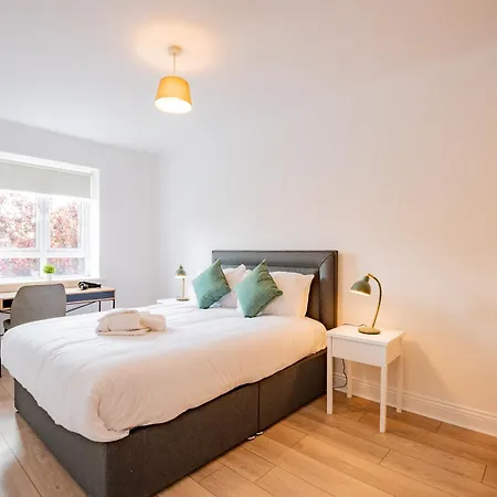 3br - Sleeps 6 - Parking Apartment