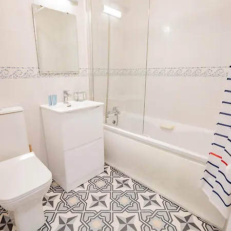 3br - Sleeps 6 - Parking Apartment