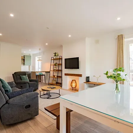 Apartment 3br - Sleeps 6 - Parking