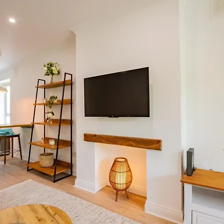 3br - Sleeps 6 - Parking *
