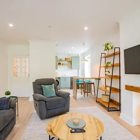 Apartment Simply Stunning 3 Bed With Free Parking