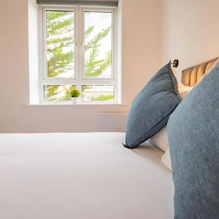 3br - Sleeps 6 - Parking *