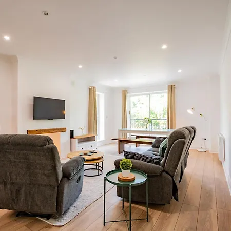 3br - Sleeps 6 - Parking *