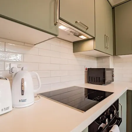 3br - Sleeps 6 - Parking * Galway