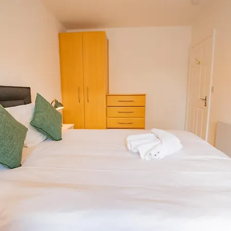 3br - Sleeps 6 - Parking Apartment