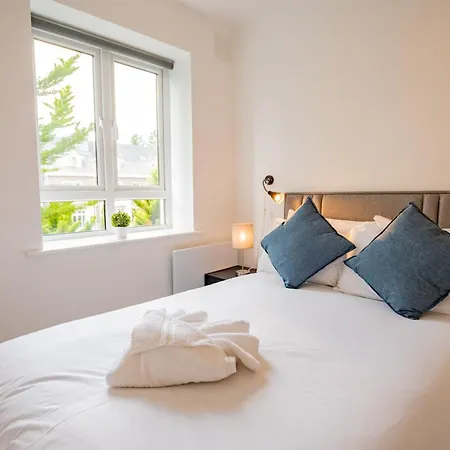 3br - Sleeps 6 - Parking Apartment Galway