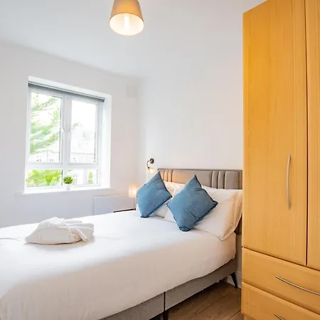 3br - Sleeps 6 - Parking *