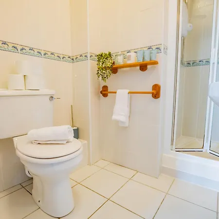 3br - Sleeps 6 - Parking *