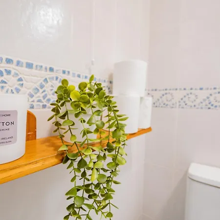 3br - Sleeps 6 - Parking Galway
