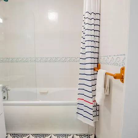 Apartment 3br - Sleeps 6 - Parking *