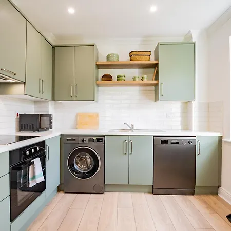 3br - Sleeps 6 - Parking *
