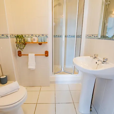 3br - Sleeps 6 - Parking Apartment