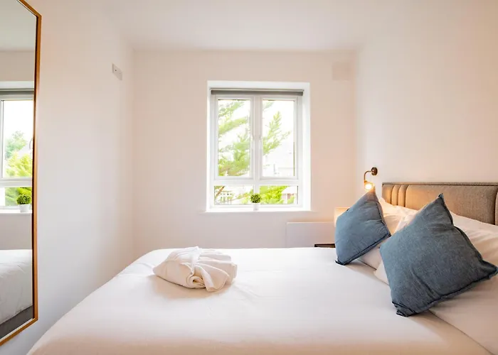 Simply Stunning 3 Bed With Free Parking Appartement