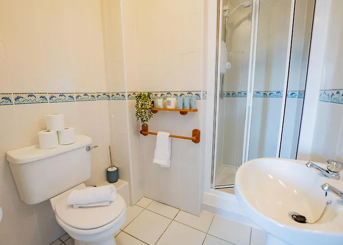 Simply Stunning 3 Bed With Free Parking *