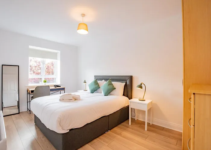 Simply Stunning 3 Bed With Free Parking Appartement