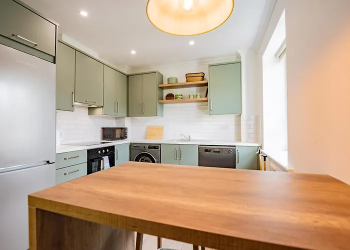 Simply Stunning 3 Bed With Free Parking Appartement *