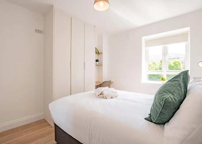 Simply Stunning 3 Bed With Free Parking Appartement *