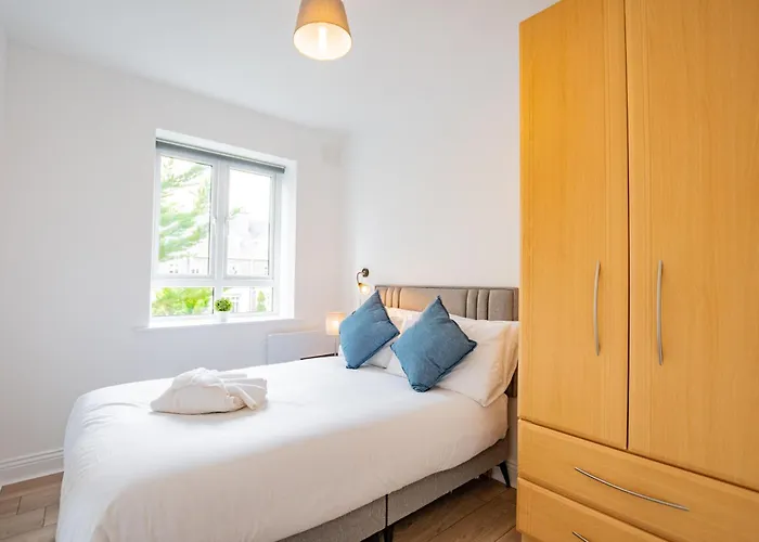 Simply Stunning 3 Bed With Free Parking *