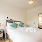 Simply Stunning 3 Bed With Free Parking Apartamento