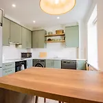 Simply Stunning 3 Bed With Free Parking Apartamento *