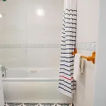 Apartamento Simply Stunning 3 Bed With Free Parking *