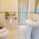 Simply Stunning 3 Bed With Free Parking Apartamento