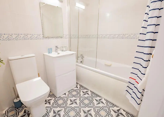 Simply Stunning 3 Bed With Free Parking Appartement