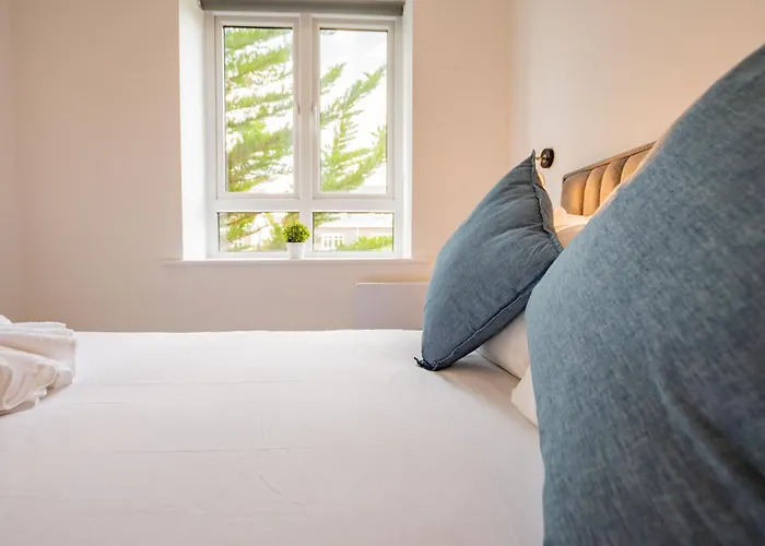 Simply Stunning 3 Bed With Free Parking *