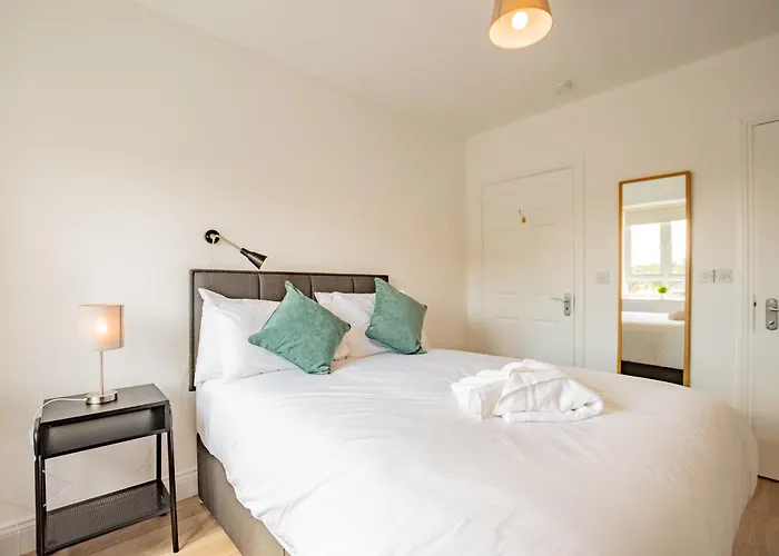 Simply Stunning 3 Bed With Free Parking Appartement