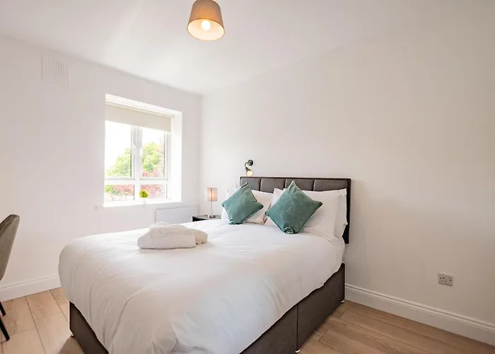 Simply Stunning 3 Bed With Free Parking Appartement