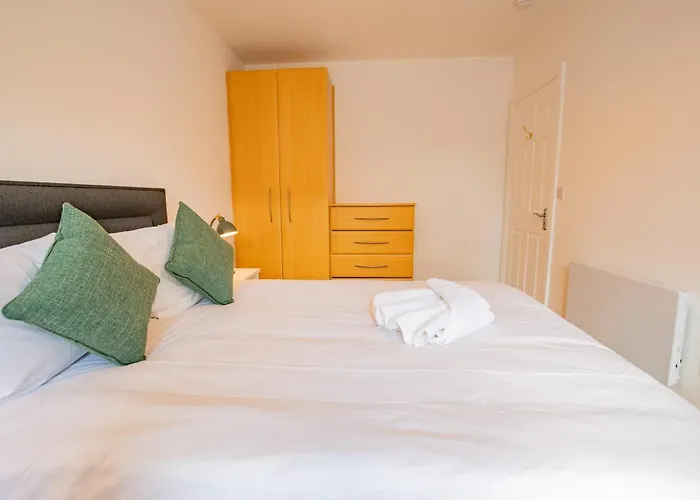 Simply Stunning 3 Bed With Free Parking Appartement