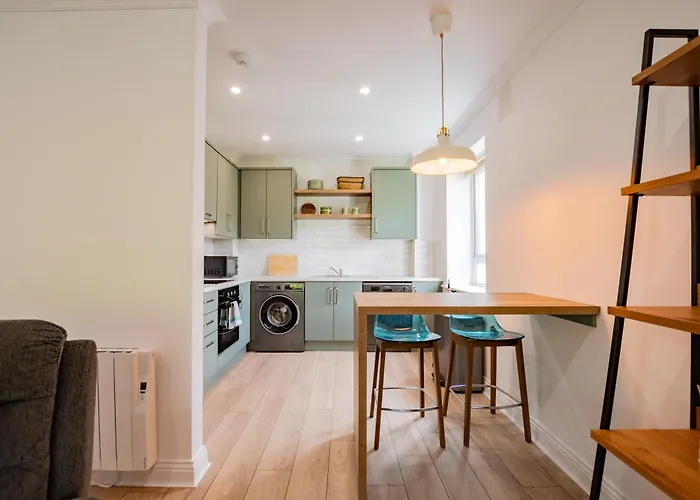 Simply Stunning 3 Bed With Free Parking Appartement *