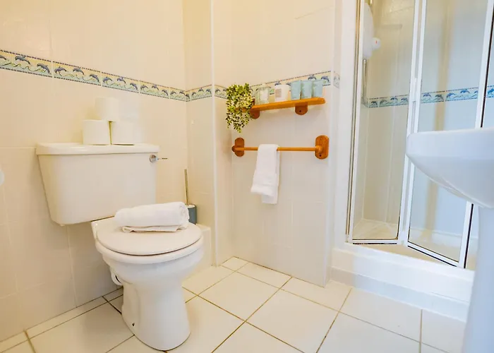 Simply Stunning 3 Bed With Free Parking *